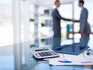 Chcete výhodný úver? Požiadajte