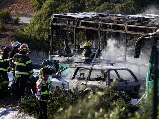 Uprostred Jeruzalema vybuchol autobus: