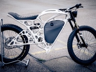 Prvá motorka vytlačená na