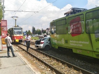 FOTO Nehoda v bratislavskej