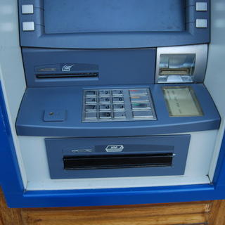 Bankomaty a kartové systémy
