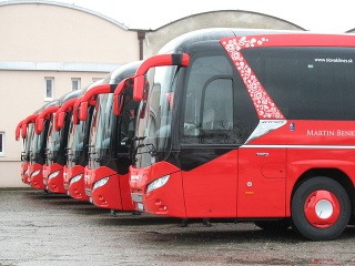 Sedem statočných Neoplan Jetliner