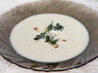 Krémová špargľová polievka s