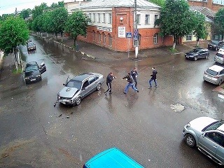 Nehoda a päsťou do