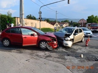 Hromadná nehoda na križovatke: