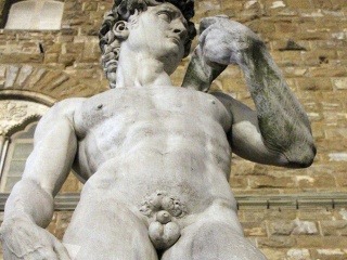 Nahú sochu Michelangelovho Dávida