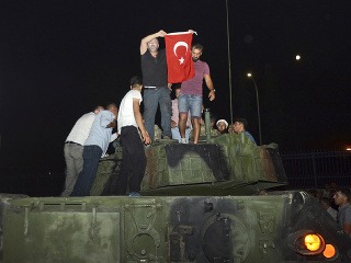 Ľudia v Turecku vyšli