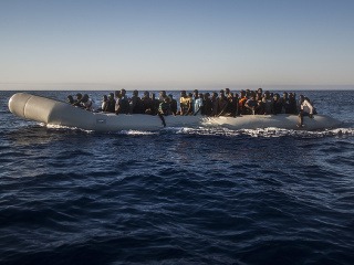 Pri pobreží Líbye zachránili