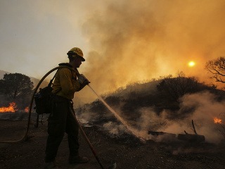 Kalifornský požiar likviduje, čo