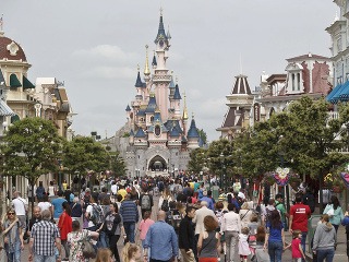 Disneyland v Paríži museli