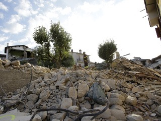 Počet obetí zemetrasenia stále