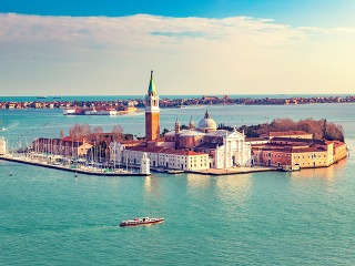 Pamiatky v obklopení vody: