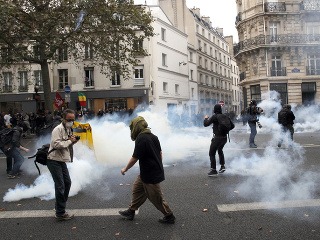 Búrlivý protest Francúzov na