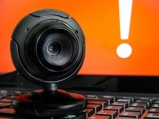 Šéf FBI: Prelepte si