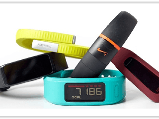 Pomáhajú fitnes náramky pri