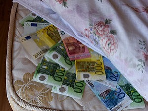 Polícia pri razii zhabala