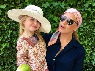 Romana s dcérou predviedli