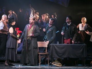 Zľava Janette Zsigová ako