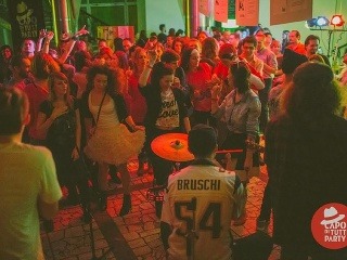 Žúrujte s Amy Winehouse…