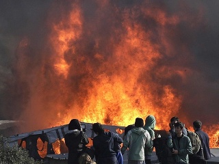 NAŽIVO Calais v plameňoch: