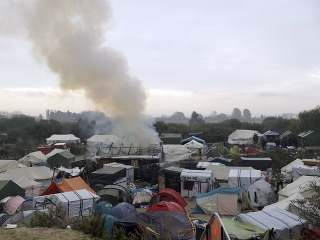 Búranie chatrčí v Calais