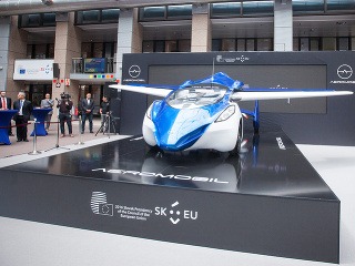 Prototyp lietajúceho automobilu