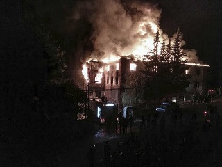 Školský internát v plameňoch: