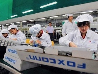 Zamestnanec Foxconnu kradol smartfóny