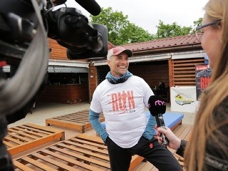 Celebritný tréner bije na