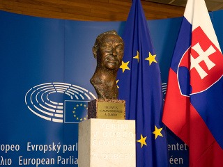 Busta Alexandra Dubčeka v
