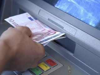 Peniaze z bankomatu