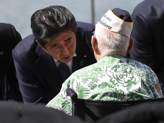 Šinzó Abe vzdáva hold