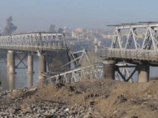 Zničený most v Mósule
