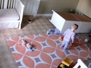 VIDEO Chlapček (2) vyvinul