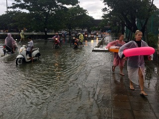 V Thajsku kvôli záplavám