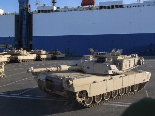 Presun amerických tankov do