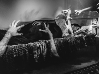 Pri spánkovej paralýze človek