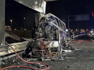 Pri nehode maďarského autobusu