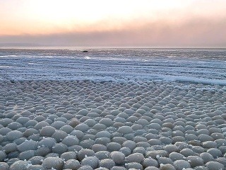 Ľadové gule na okraji