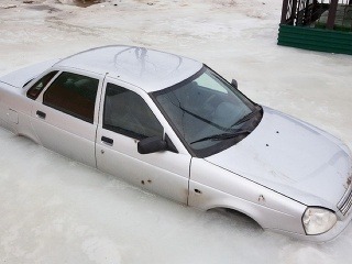 Lada Priora zamrzla v