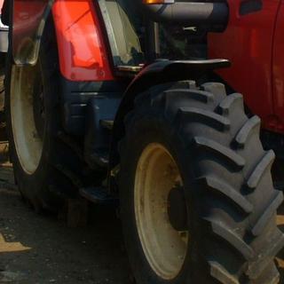 Traktor privalil v Poltári