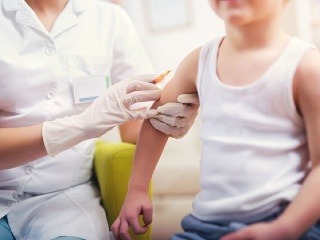 Vášnivú debatu o očkovaní