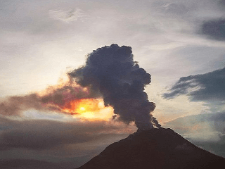 Erupcia popola sopky Bogoslof