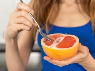 Grapefruit je plný vitamínov
