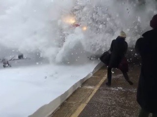 VIDEO dramatického príchodu vlaku