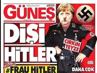 Frau Hitler, nacistická uniforma