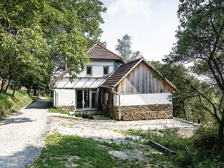 Nádherné prostredie stodoly dotvára