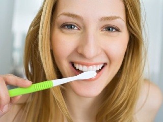 Umývanie zubov vás môže