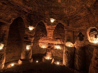 Caynton Cave, Anglicko, Veľká