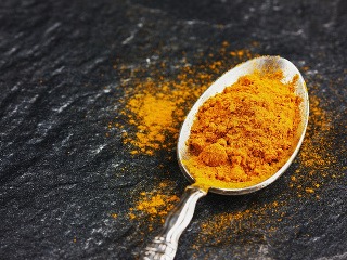 Sú účinky kurkumy právom